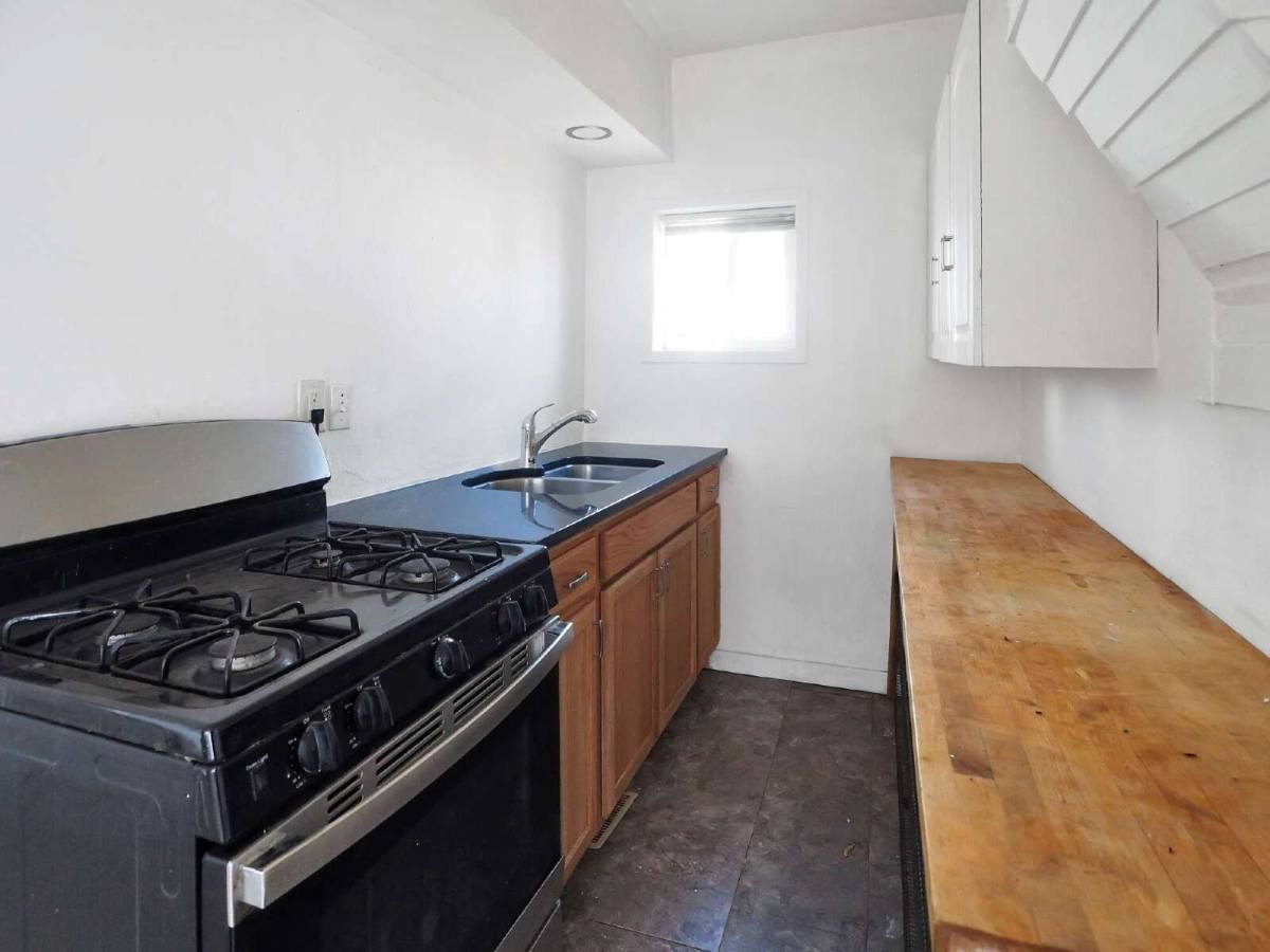 Apartment for rent at 690 York Ave #1, Saint Paul, MN 55106