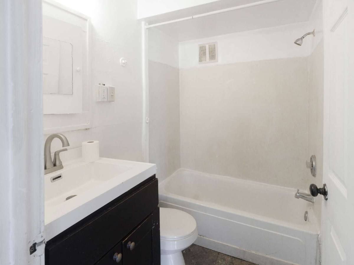 Apartment for rent at 690 York Ave #1, Saint Paul, MN 55106