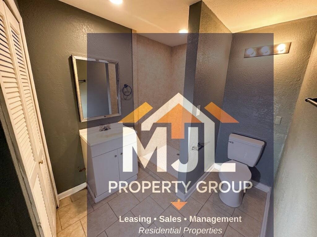Apartment for rent at 704 N Willow Ave, Independence, MO 64053