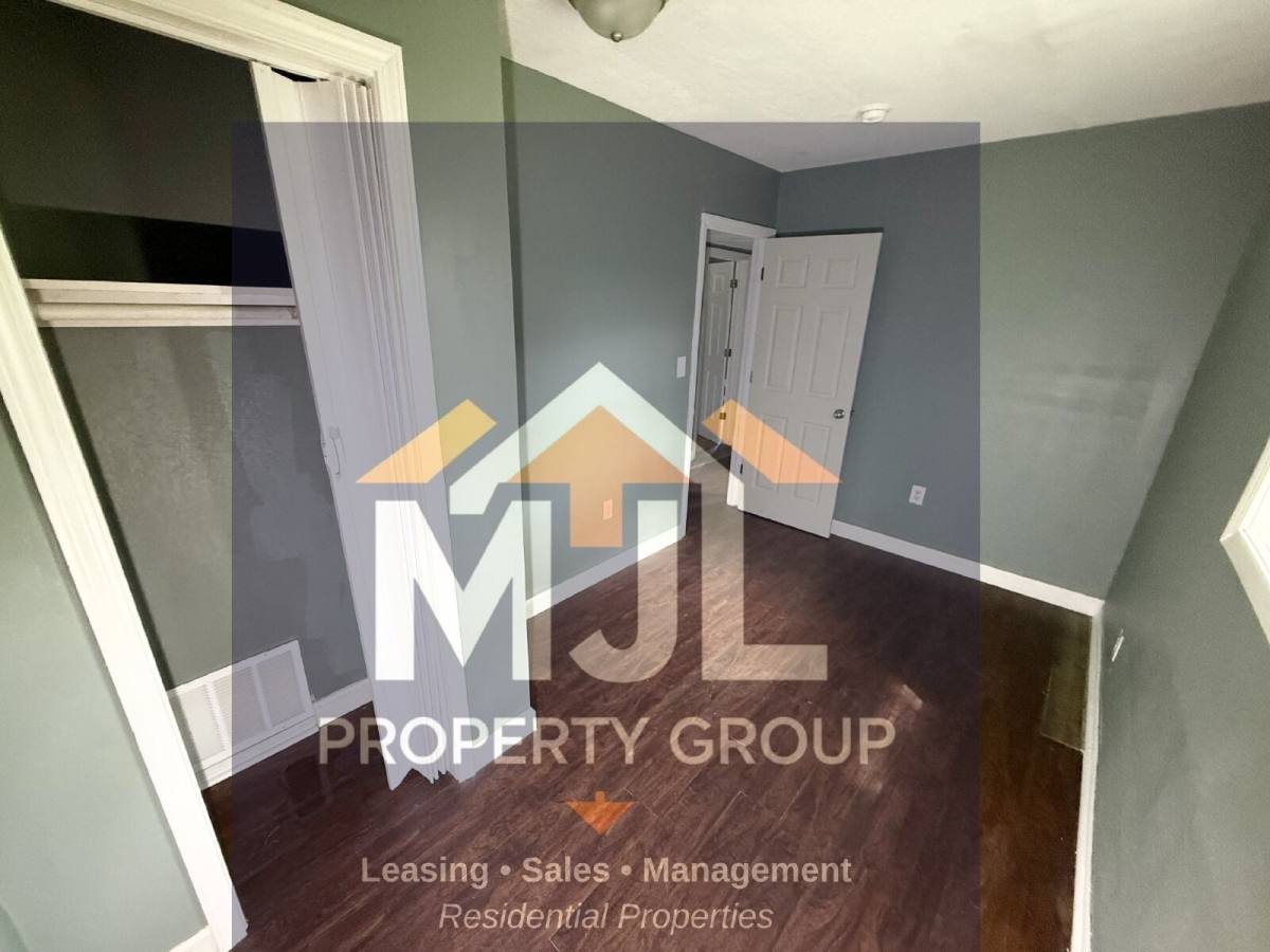 Apartment for rent at 704 N Willow Ave, Independence, MO 64053