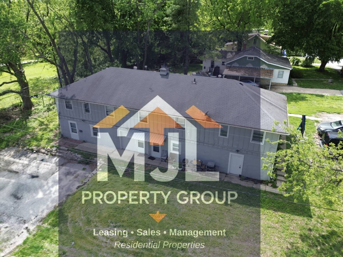 Apartment for rent at 704 N Willow Ave, Independence, MO 64053