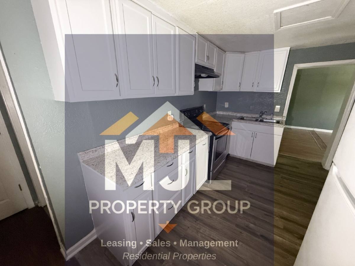 Apartment for rent at 704 N Willow Ave, Independence, MO 64053