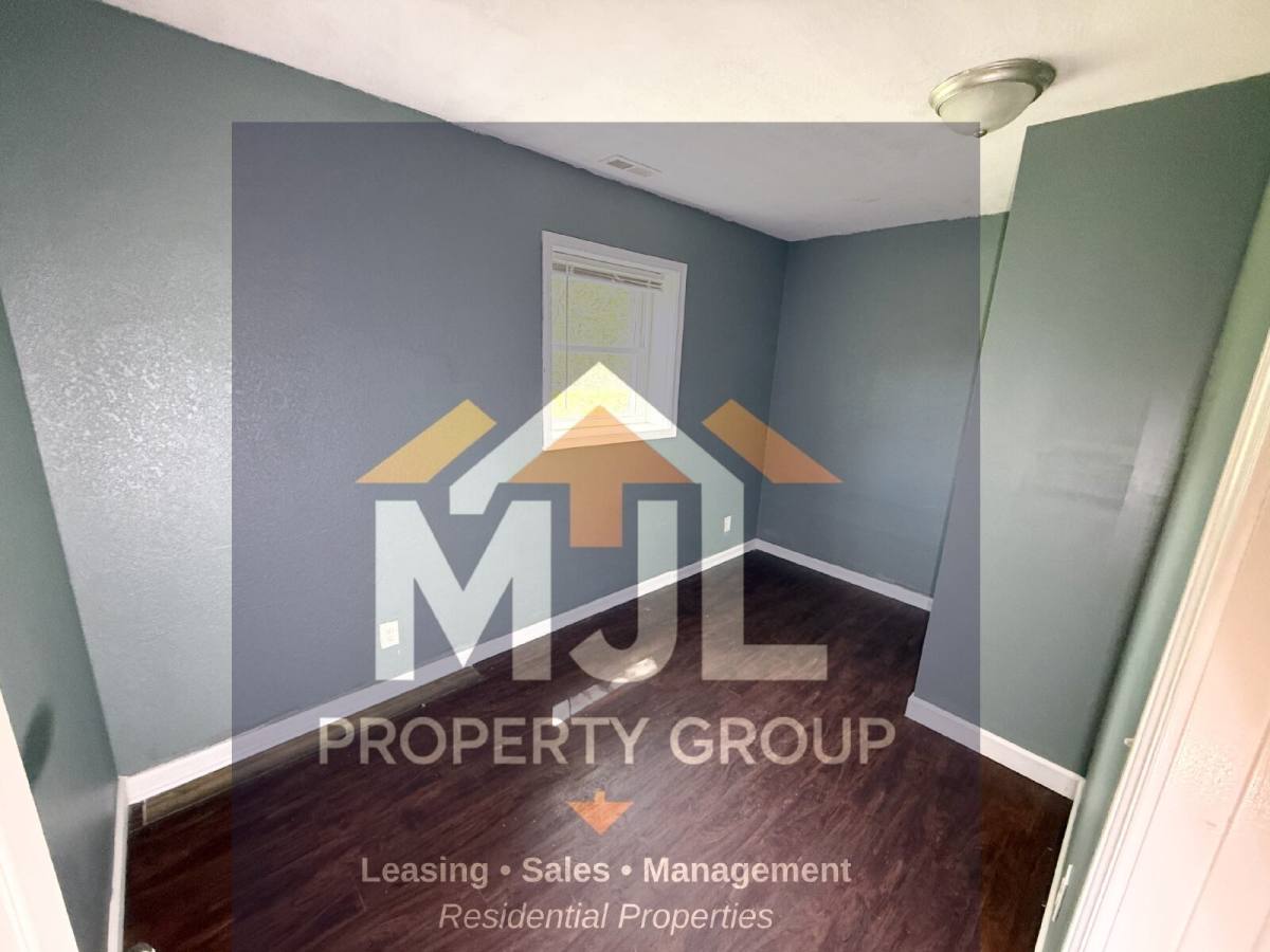 Apartment for rent at 704 N Willow Ave, Independence, MO 64053