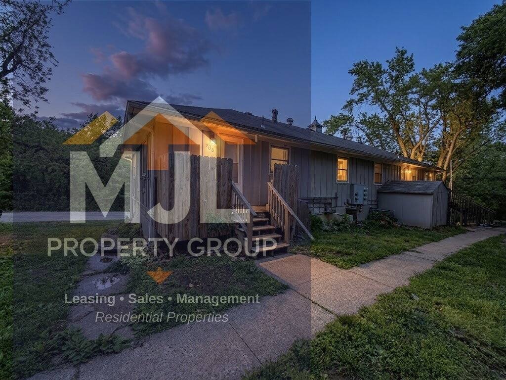 Apartment for rent at 708 N Willow Ave, Independence, MO 64053