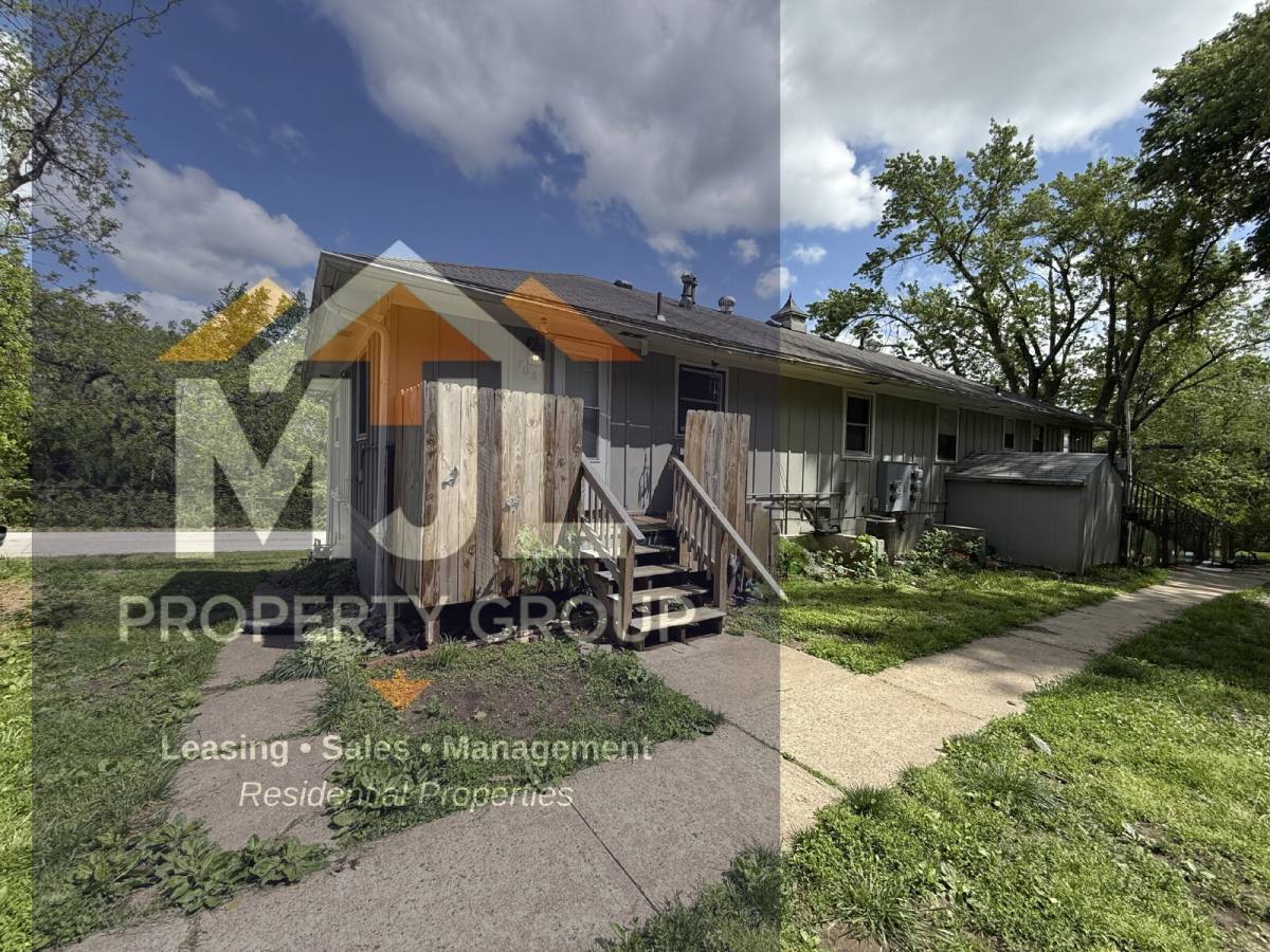 Apartment for rent at 708 N Willow Ave, Independence, MO 64053