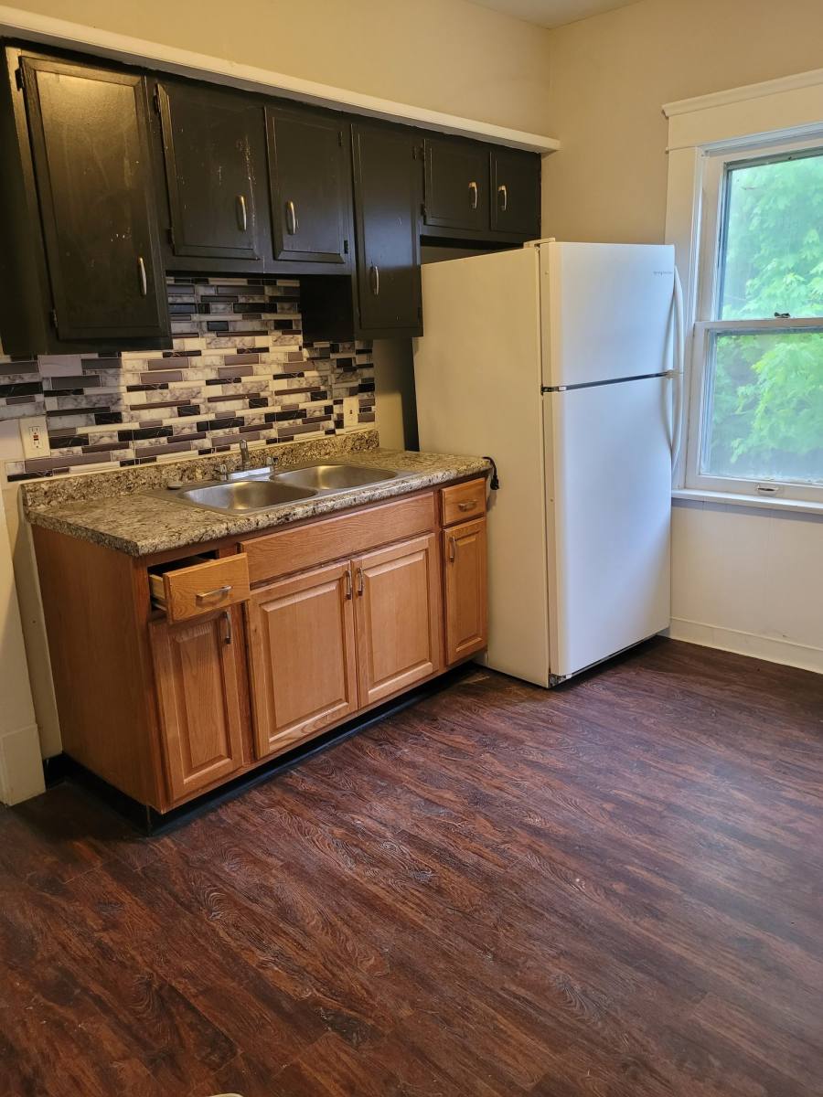 Apartment for rent at 506 E 140th St, Cleveland, OH 44110