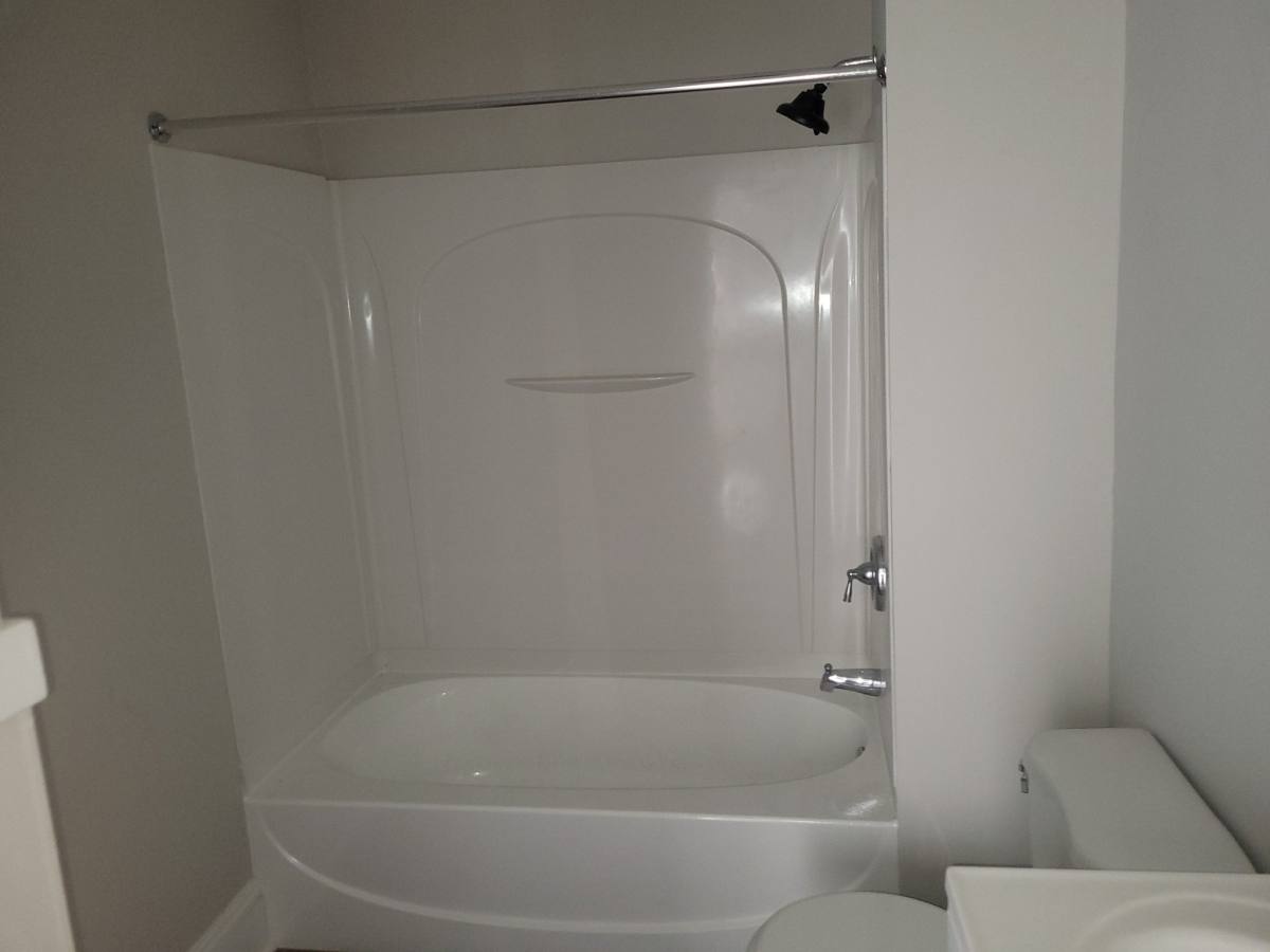 Apartment for rent at 506 E 140th St, Cleveland, OH 44110