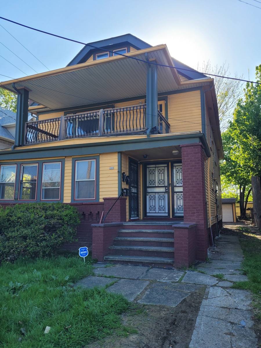 Apartment for rent at 506 E 140th St, Cleveland, OH 44110