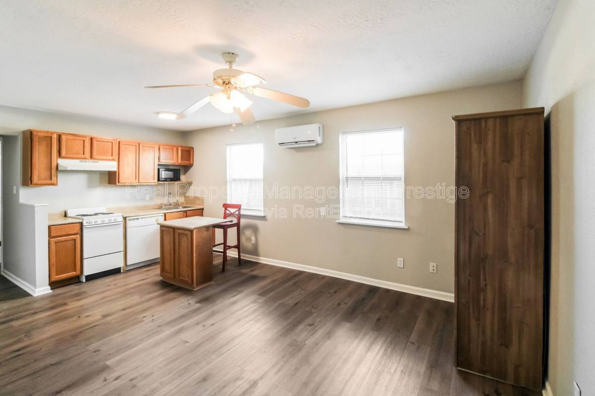 Apartment for rent at 610 Ball St #3, Galveston, TX 77550