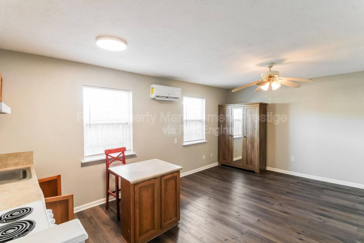 Apartment for rent at 610 Ball St #3, Galveston, TX 77550