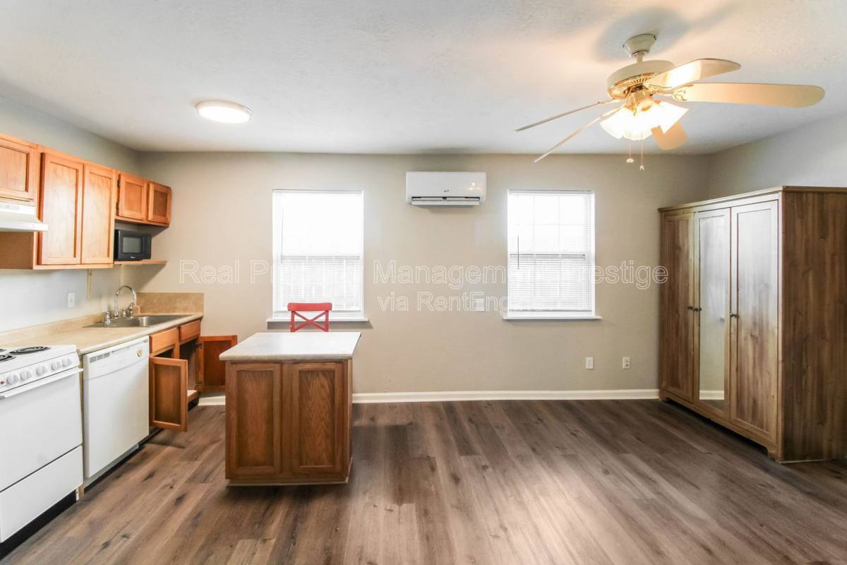 Apartment for rent at 610 Ball St #3, Galveston, TX 77550