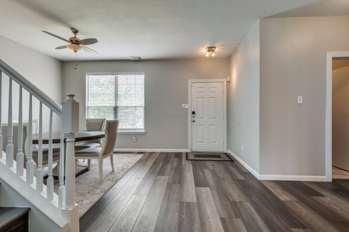 House for rent at 817 Pryor Dr, Arlington, TX 76001