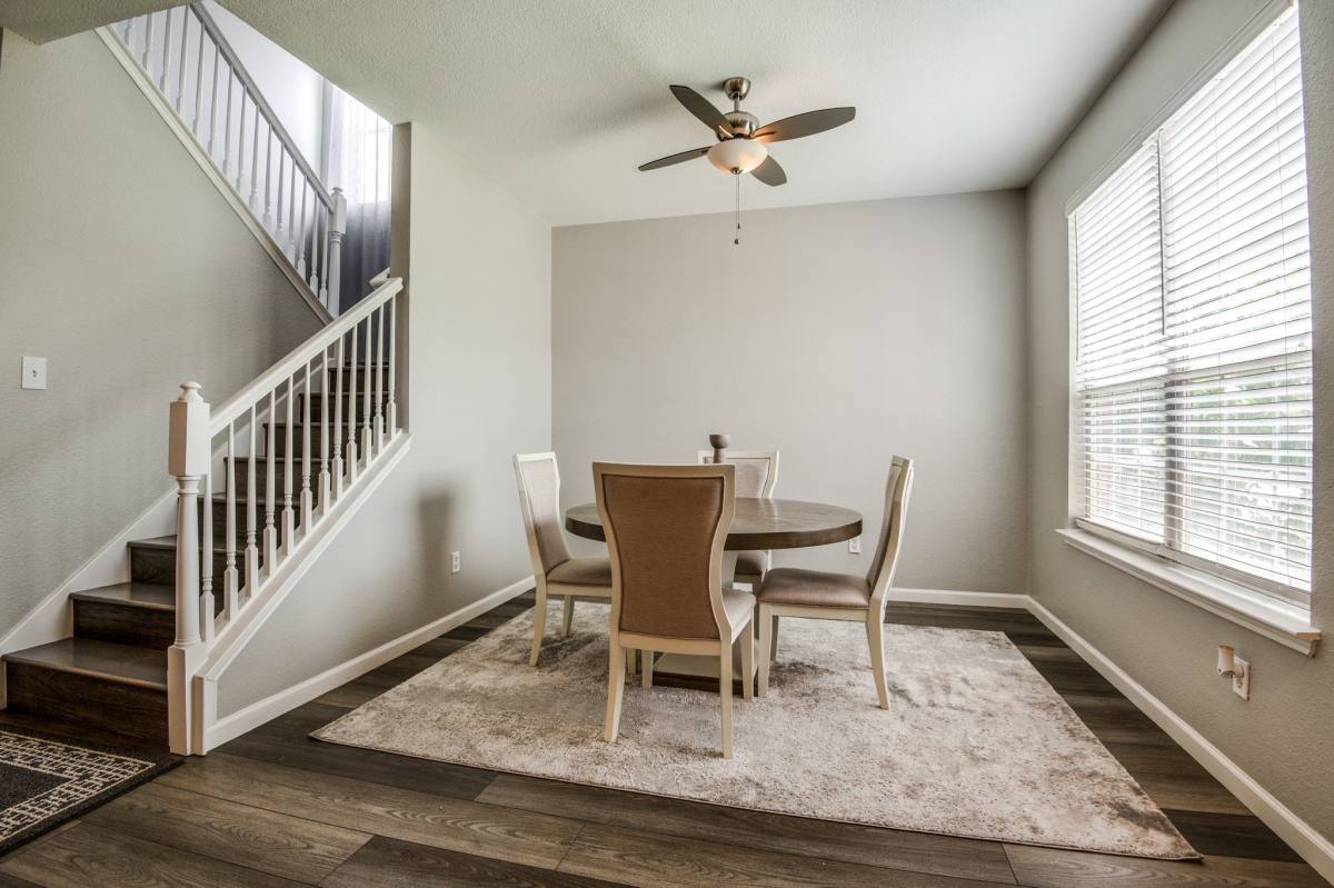 House for rent at 817 Pryor Dr, Arlington, TX 76001