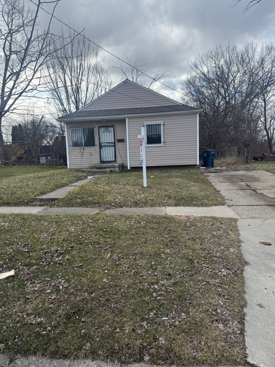 House for rent at 3221 W Burgess St, Flint, MI 48501