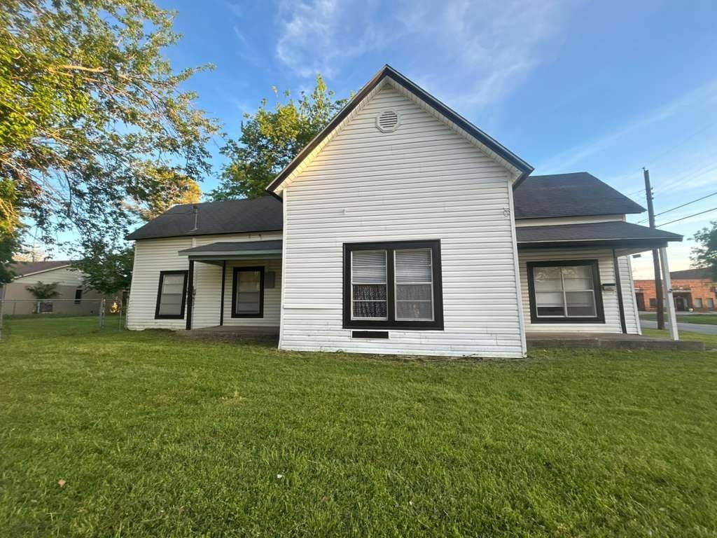 House for rent at 426 N Clements St, Gainesville, TX 76240