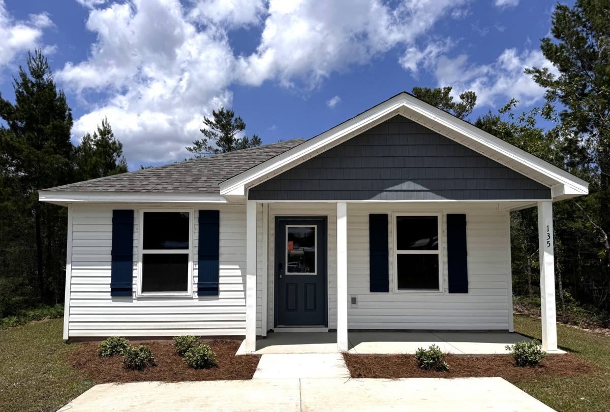 House for rent at 135 E Tiger Lily Lane, Defuniak Springs, FL 32433