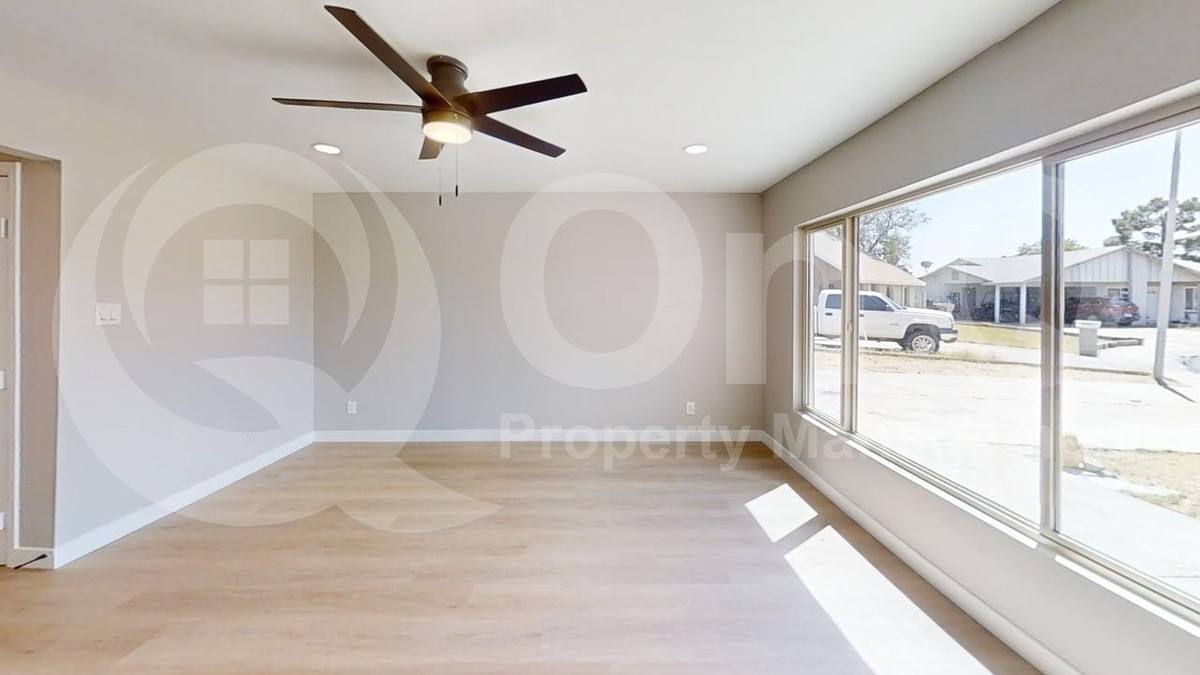 House for rent at 9459 N 64th Dr, Glendale, AZ 85302