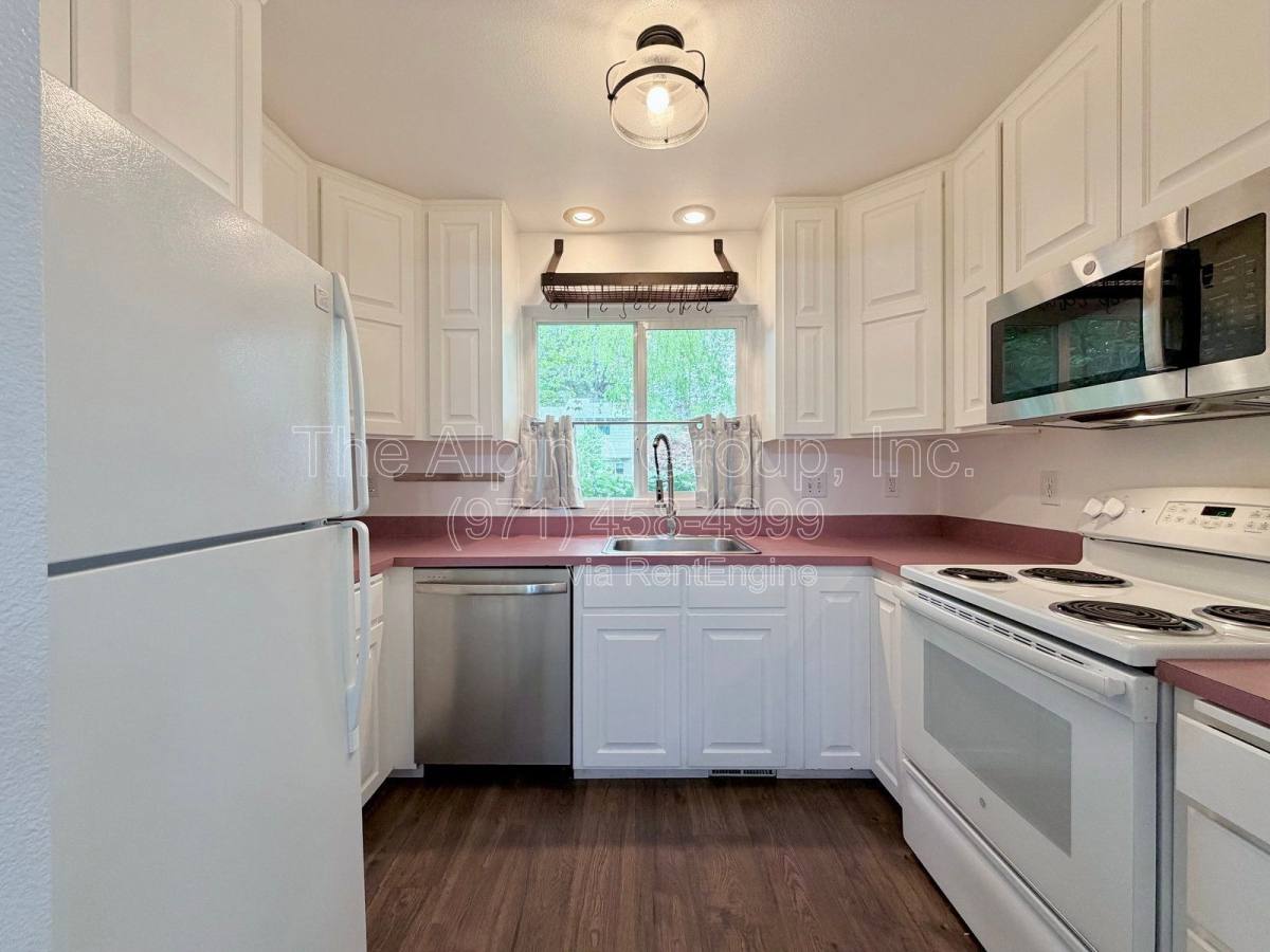 Townhouse for rent at 5462 SW Murray Blvd, Beaverton, OR 97005