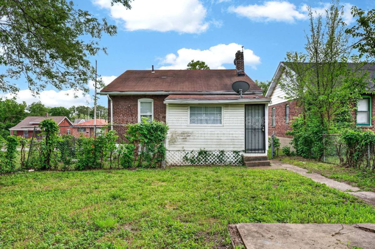 House for rent at 6705 Saint Louis Ave, Saint Louis, MO 63121