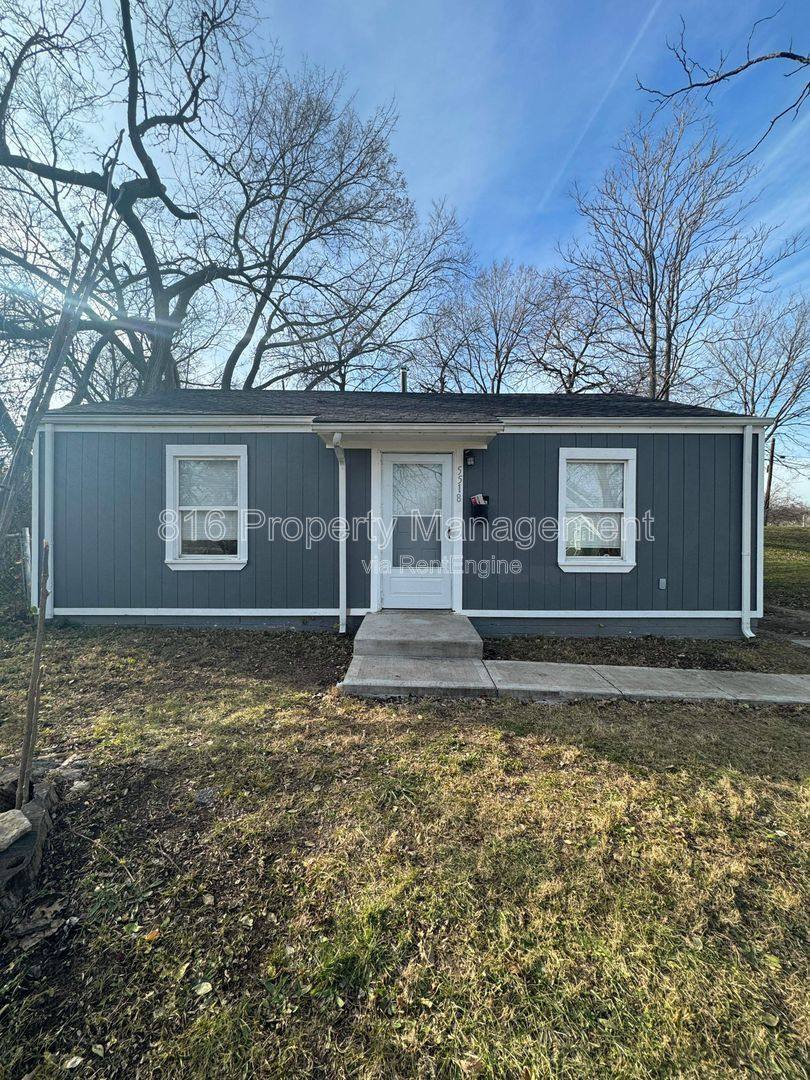 House for rent at 5518 S Benton Ave, Kansas City, MO 64130