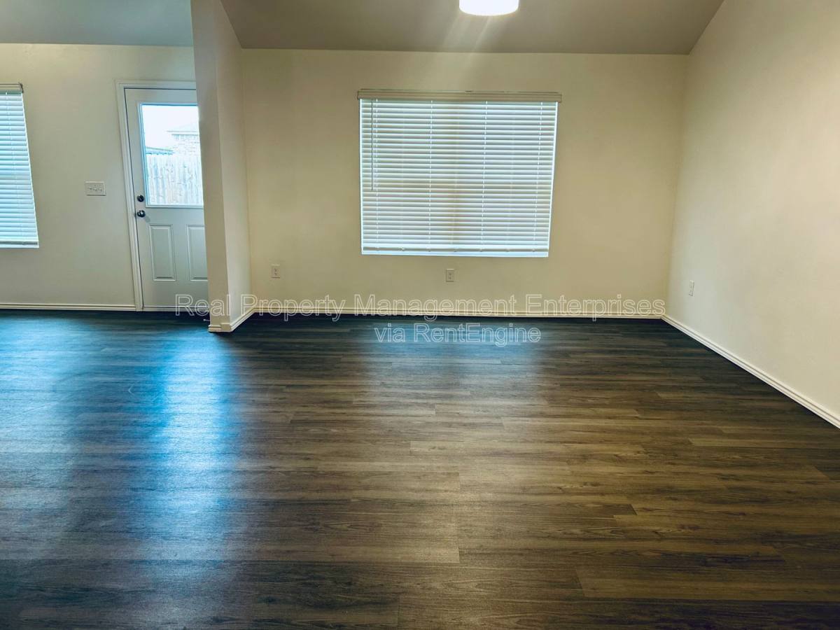 House for rent at 11624 NW 96th St, Yukon, OK 73099