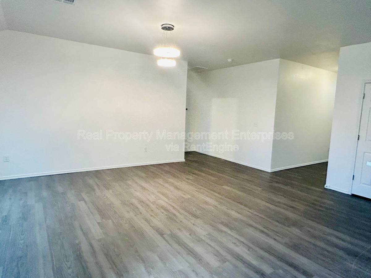 House for rent at 11624 NW 96th St, Yukon, OK 73099