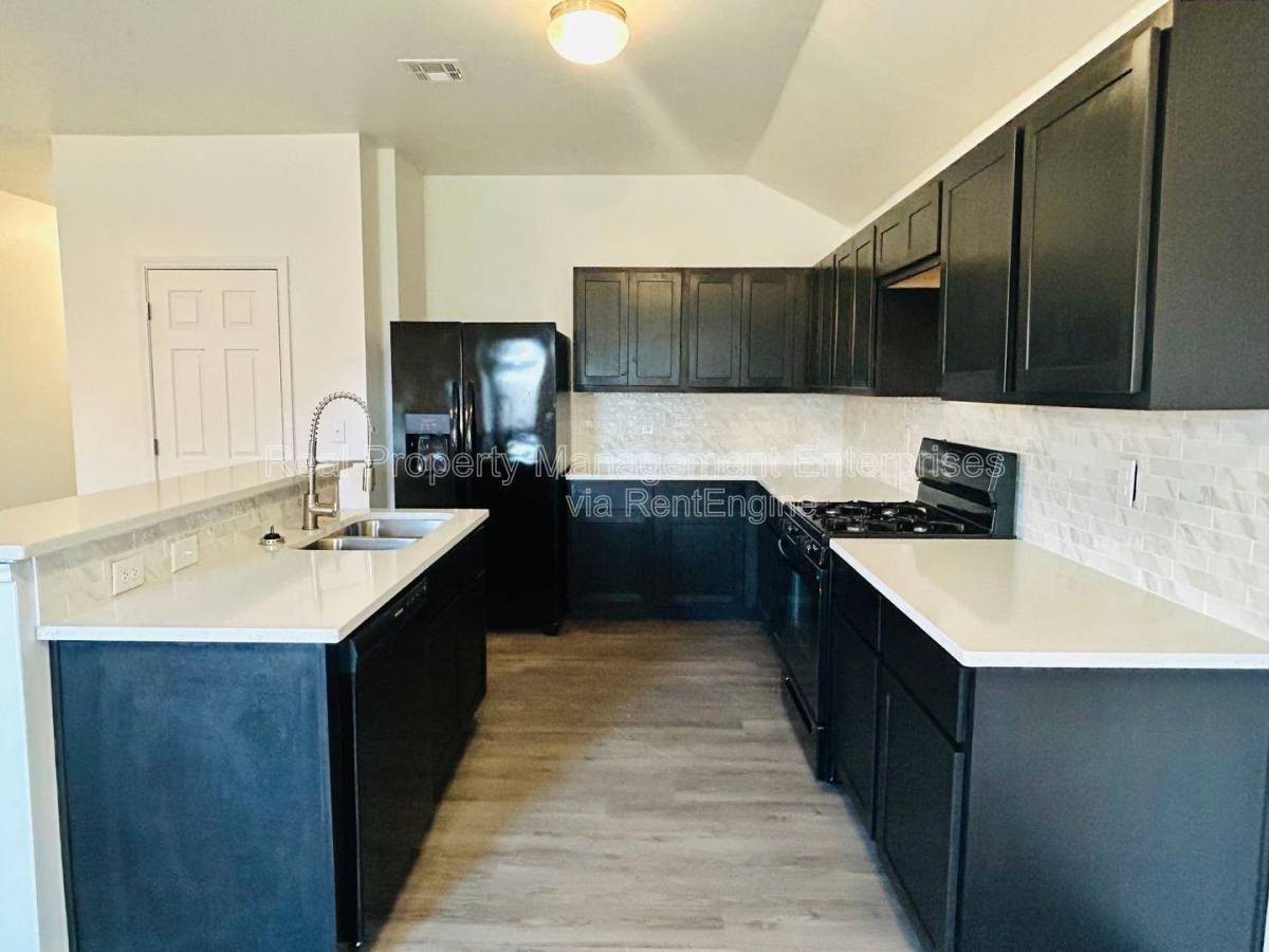 House for rent at 11624 NW 96th St, Yukon, OK 73099