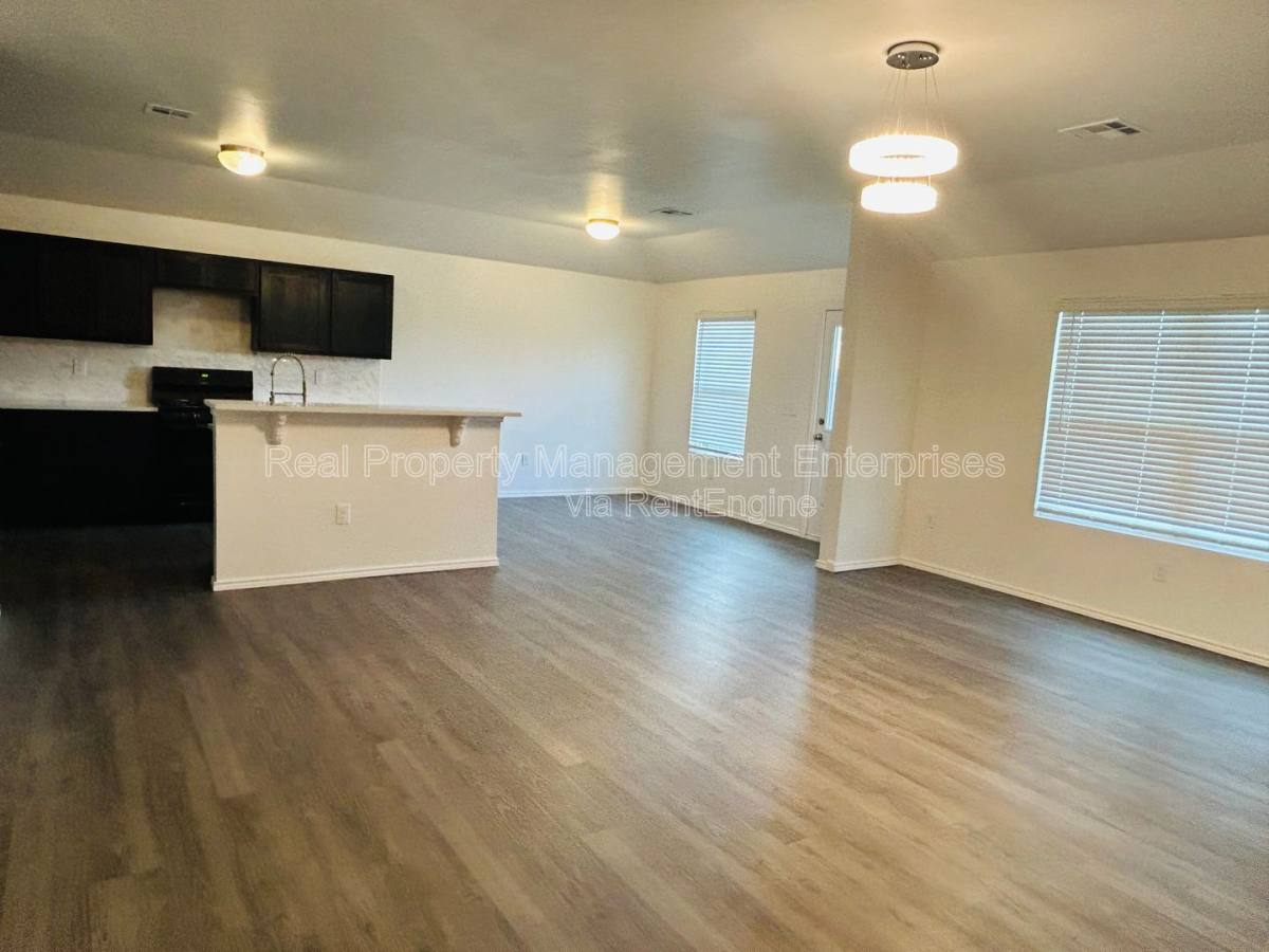 House for rent at 11624 NW 96th St, Yukon, OK 73099
