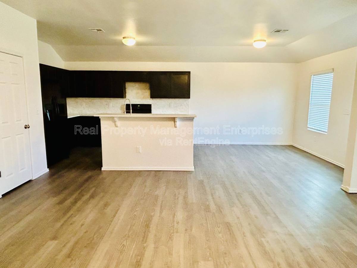 House for rent at 11624 NW 96th St, Yukon, OK 73099