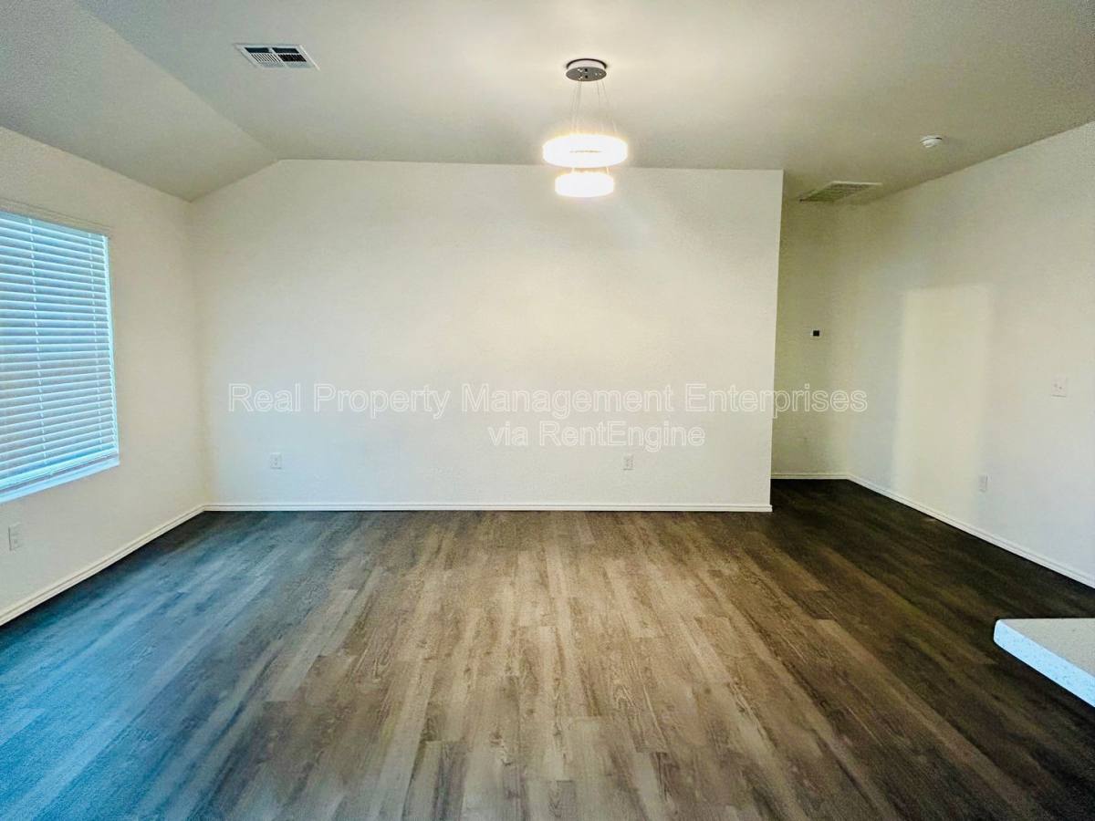 House for rent at 11624 NW 96th St, Yukon, OK 73099