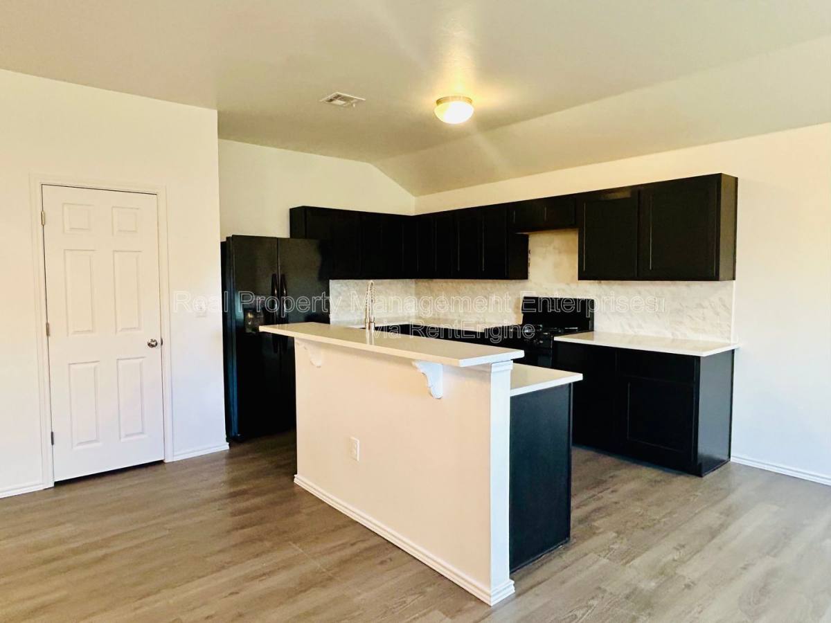 House for rent at 11624 NW 96th St, Yukon, OK 73099