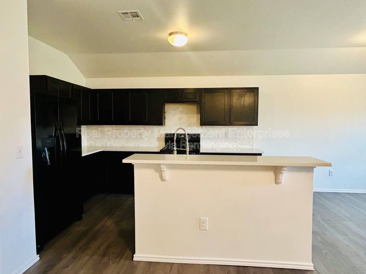House for rent at 11624 NW 96th St, Yukon, OK 73099
