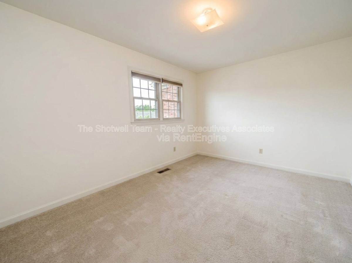 Townhouse for rent at 479 Bramblewood Lane, Knoxville, TN 37922