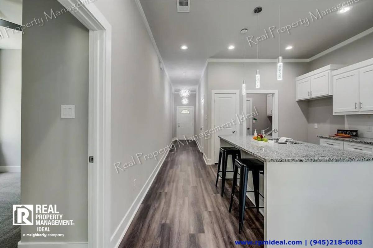 House for rent at 8728 Dunlap St, Dallas, TX 75217