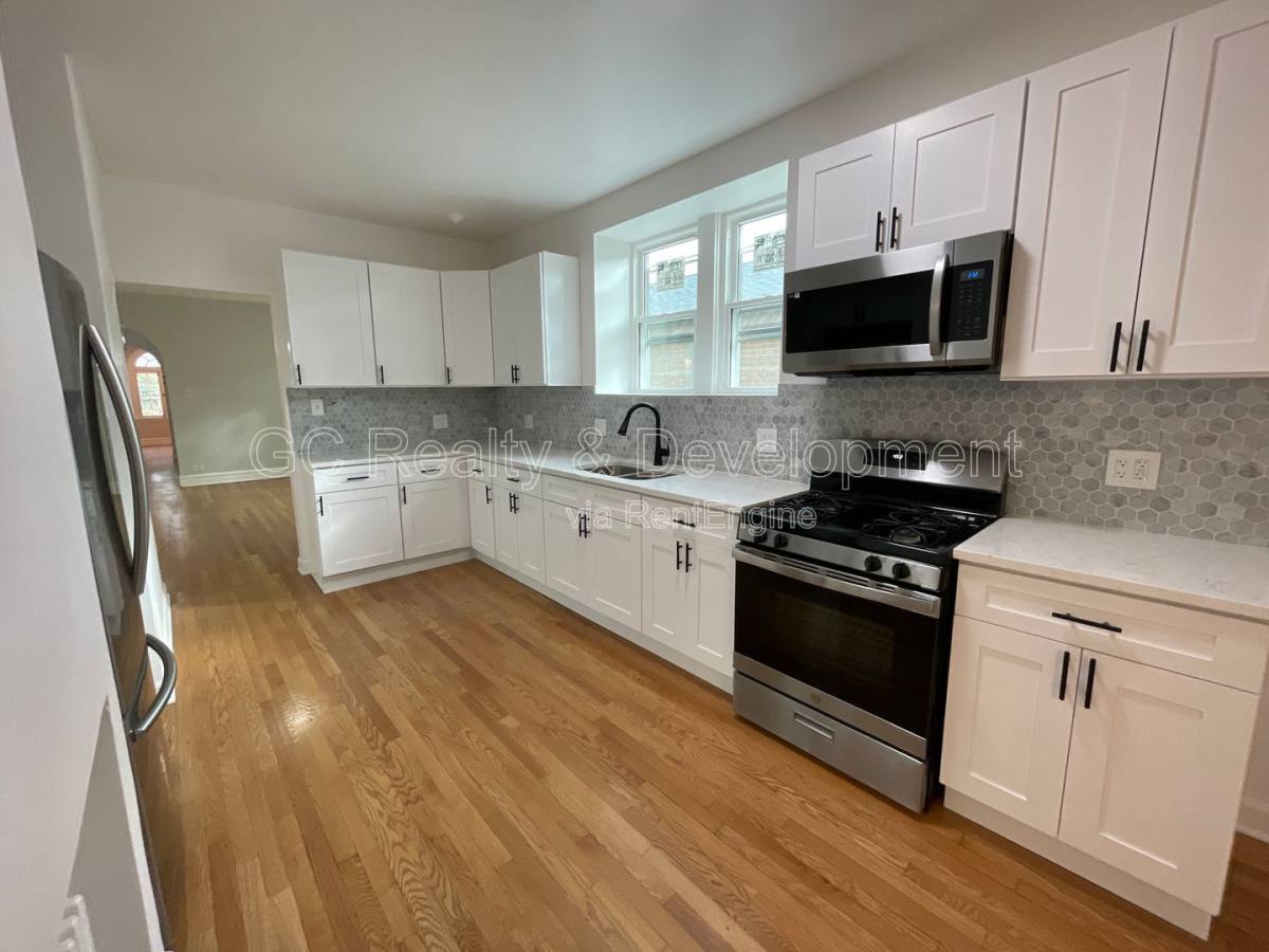 Apartment for rent at 7512 N Claremont Ave #2, Chicago, IL 60645
