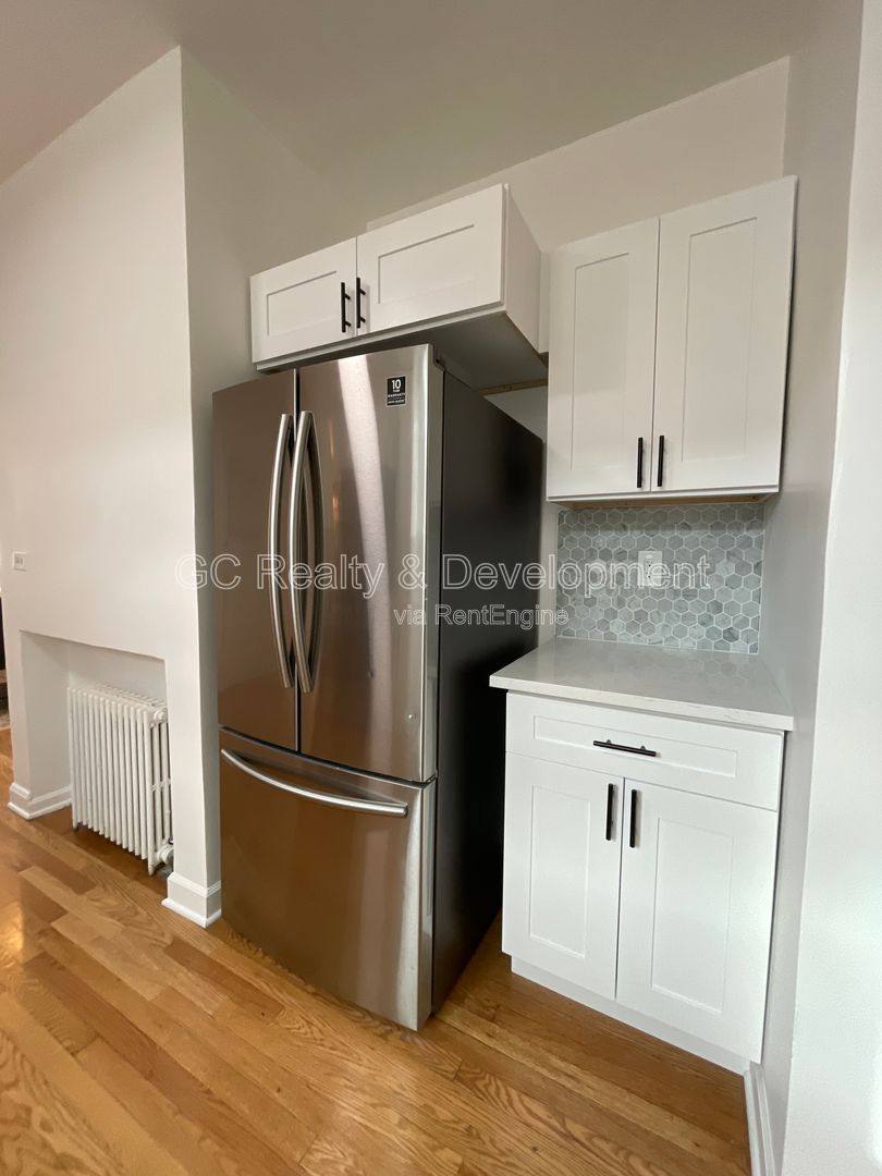 Apartment for rent at 7512 N Claremont Ave #2, Chicago, IL 60645