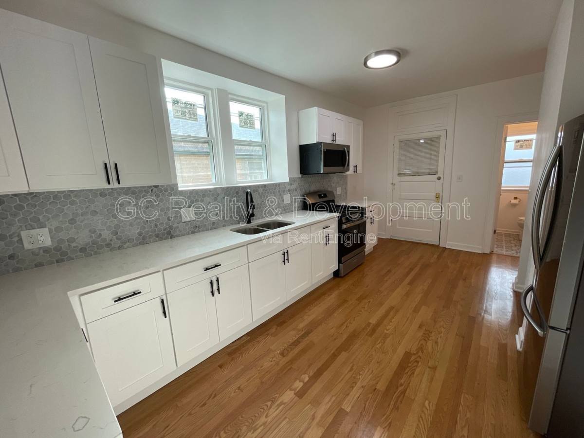 Apartment for rent at 7512 N Claremont Ave #2, Chicago, IL 60645