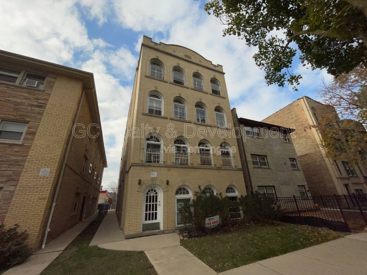 Apartment for rent at 7512 N Claremont Ave #2, Chicago, IL 60645
