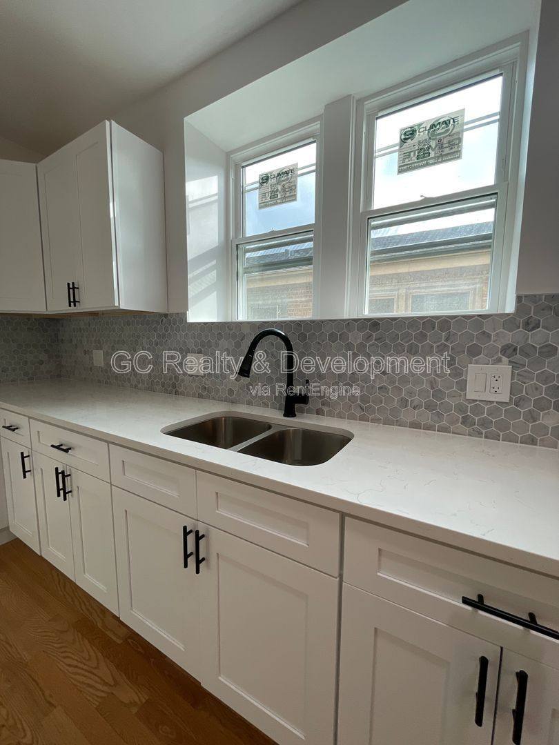 Apartment for rent at 7512 N Claremont Ave #2, Chicago, IL 60645