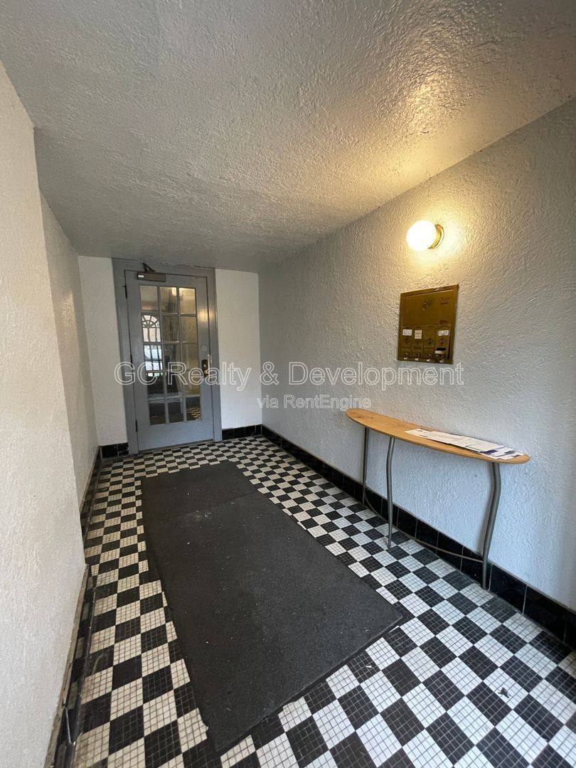 Apartment for rent at 7512 N Claremont Ave #2, Chicago, IL 60645
