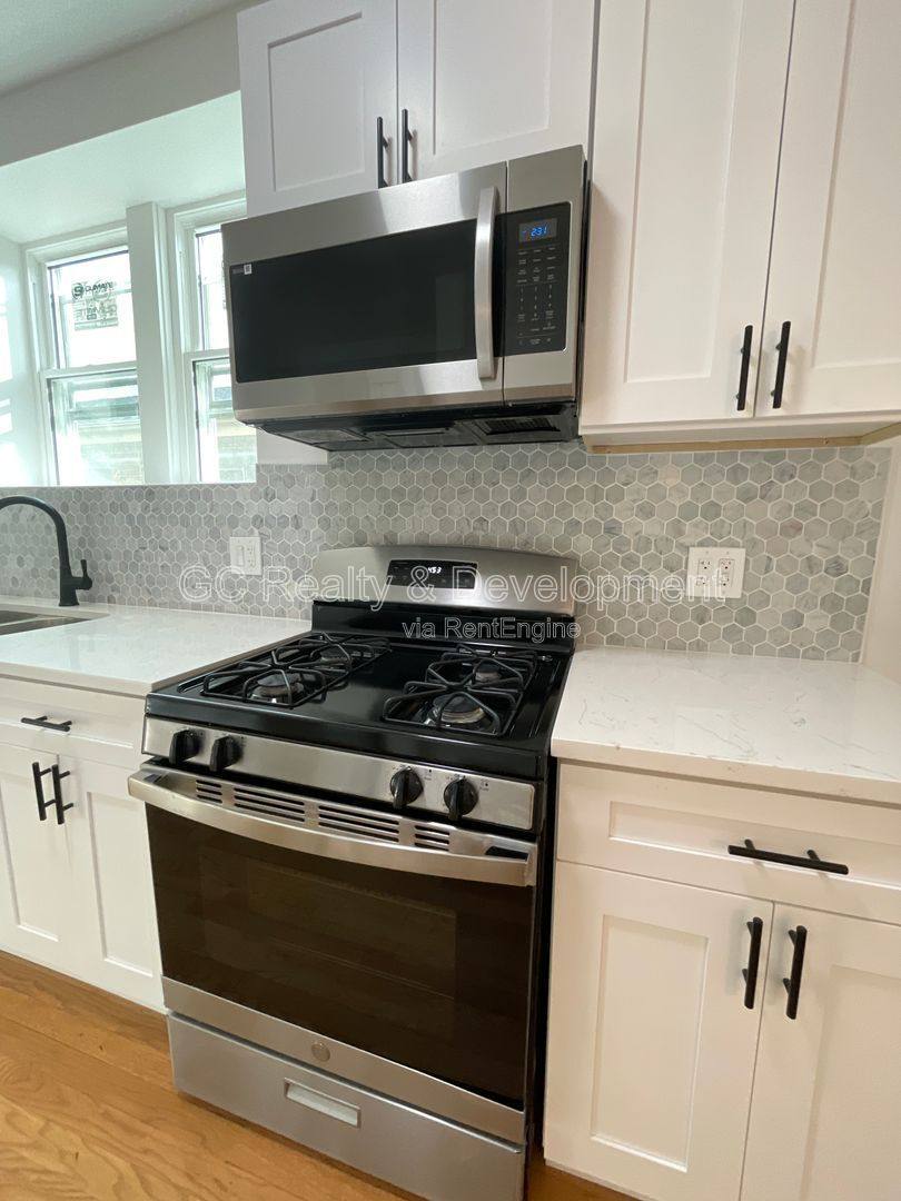 Apartment for rent at 7512 N Claremont Ave #2, Chicago, IL 60645