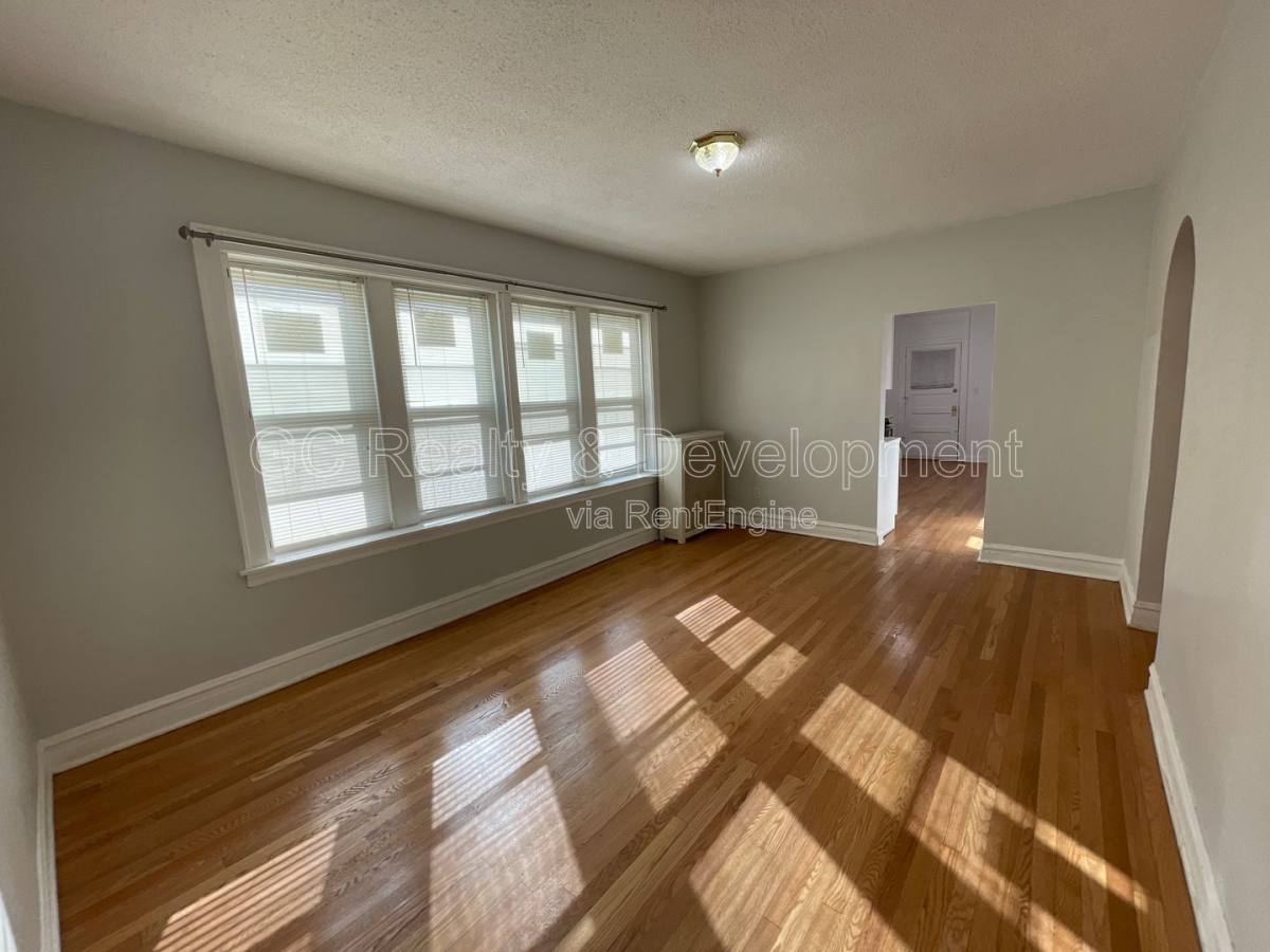 Apartment for rent at 7512 N Claremont Ave #2, Chicago, IL 60645