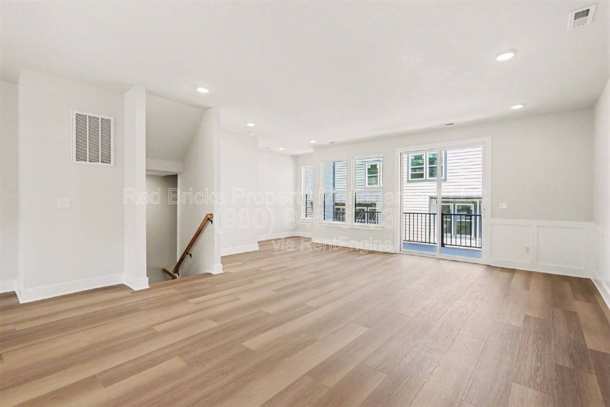 Townhouse for rent at 7920 Sansom Circle, Charlotte, NC 28213