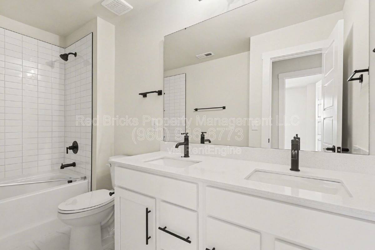 Townhouse for rent at 7920 Sansom Circle, Charlotte, NC 28213