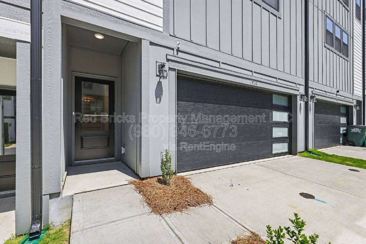 Townhouse for rent at 7920 Sansom Circle, Charlotte, NC 28213