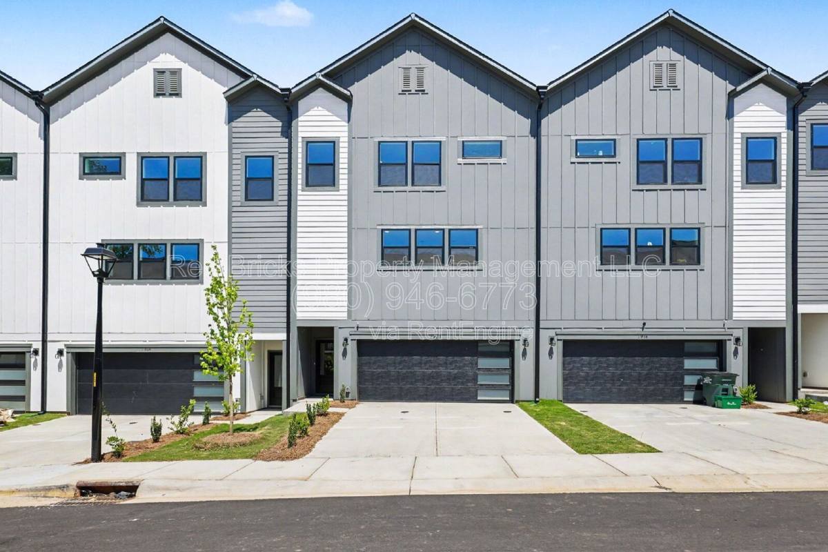 Townhouse for rent at 7920 Sansom Circle, Charlotte, NC 28213