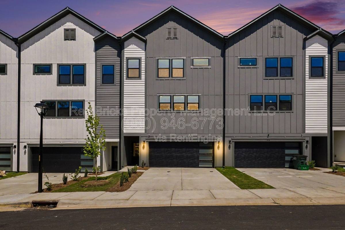 Townhouse for rent at 7920 Sansom Circle, Charlotte, NC 28213
