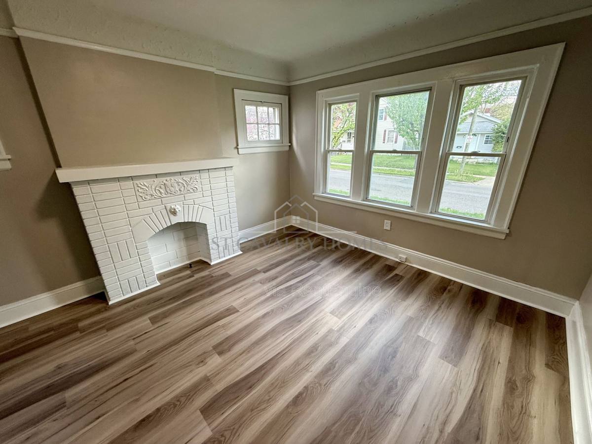 Apartment for rent at 656 Hammel St, Akron, OH 44306