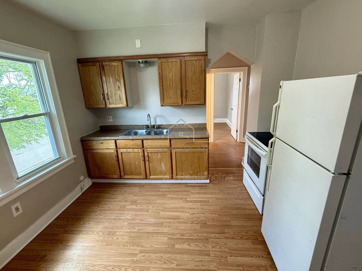 Apartment for rent at 656 Hammel St, Akron, OH 44306