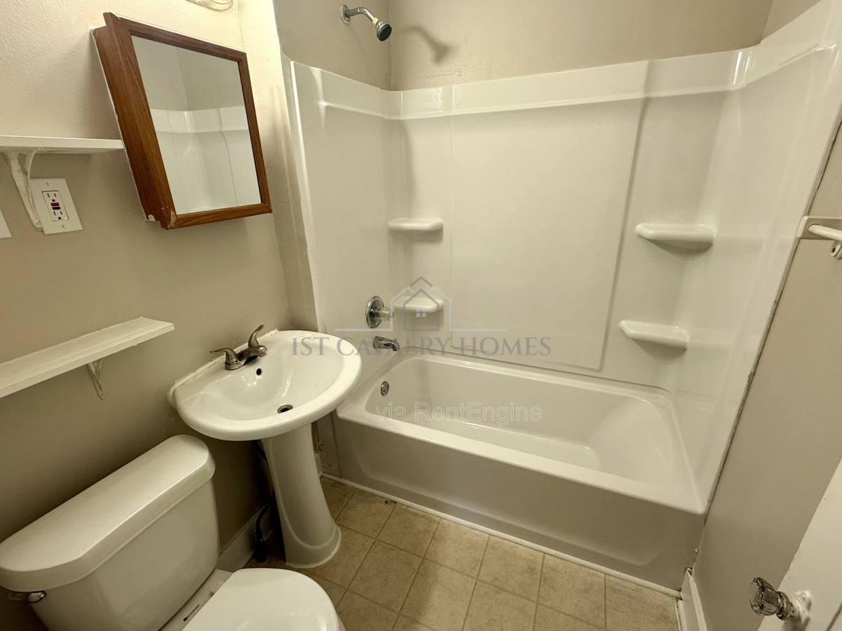 Apartment for rent at 656 Hammel St, Akron, OH 44306